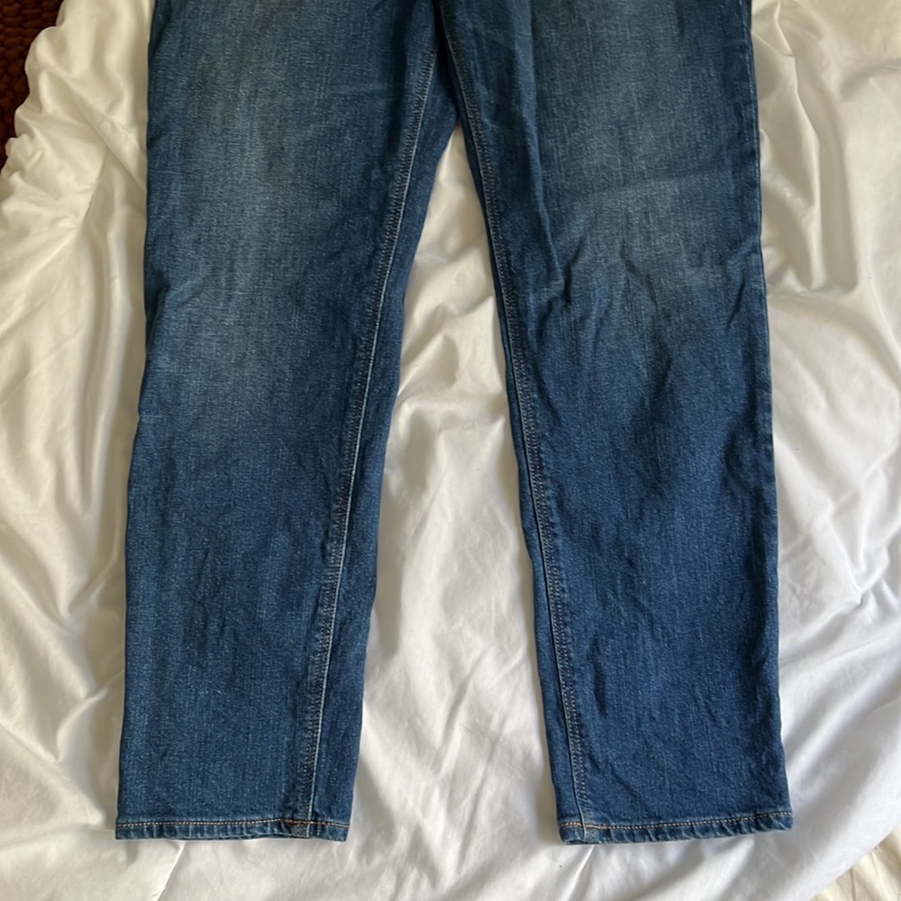 Old Navy Mid Rise Boyfriend Straight Jeans - Picture 4 of 6